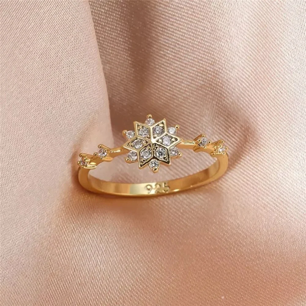 White Crystal Stone Zircon Thin Snowflake Ring